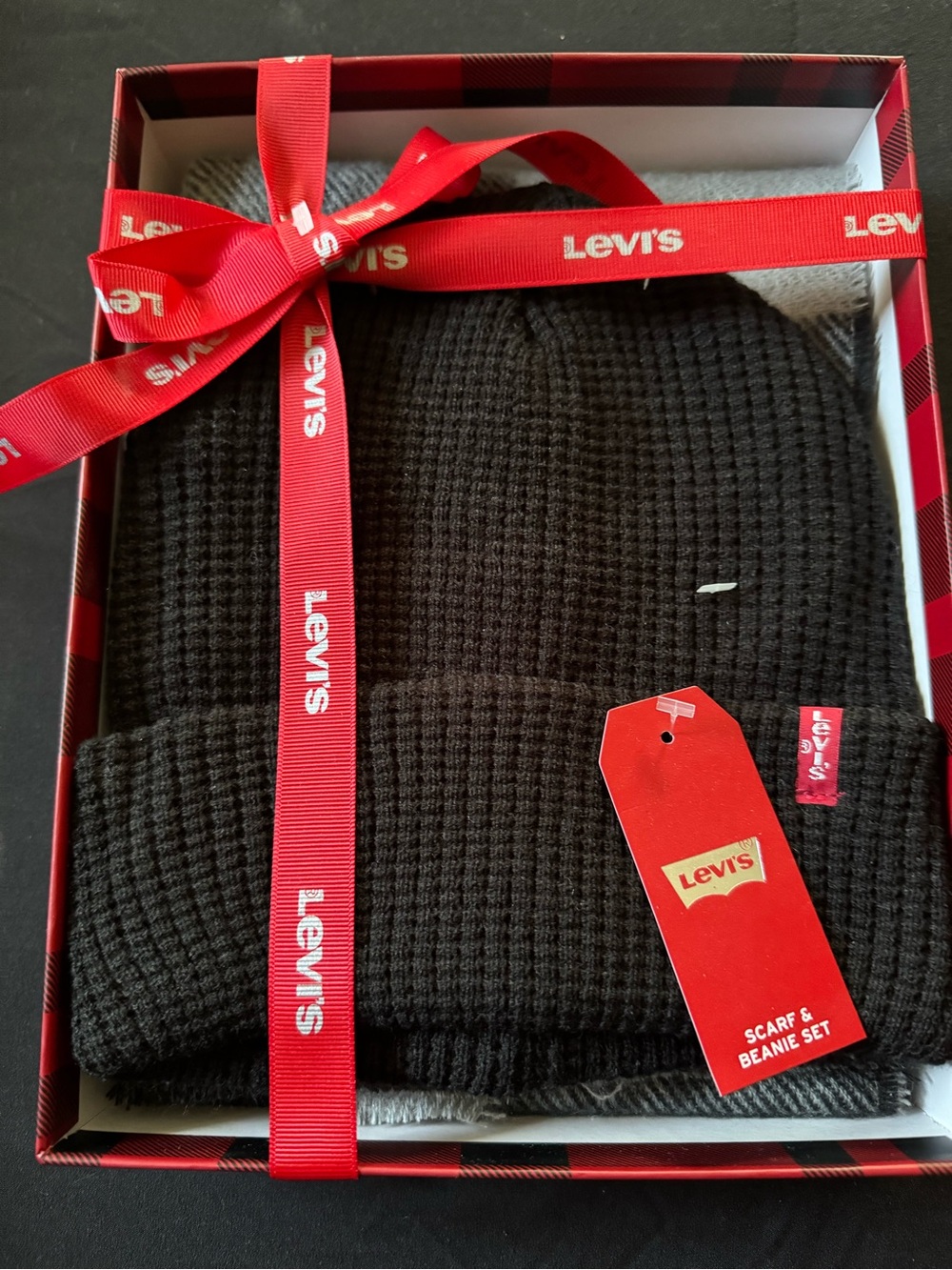 Levi's knit beanie and scarf set NWT